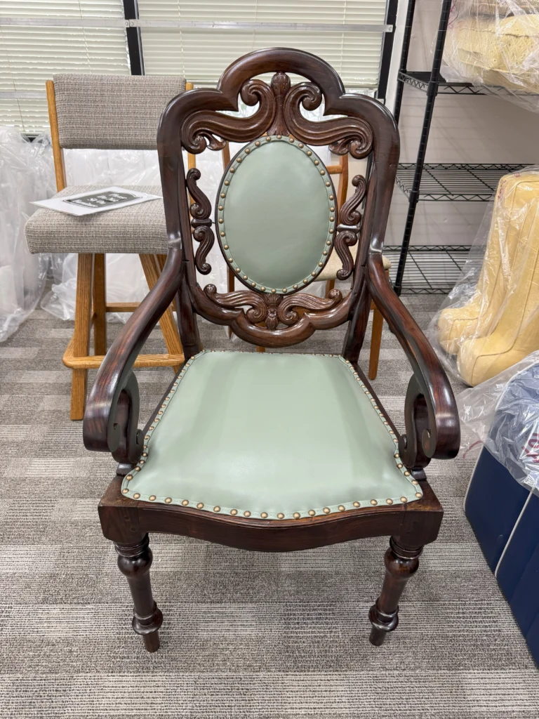 Accent Chair – Leather – IMG_3841