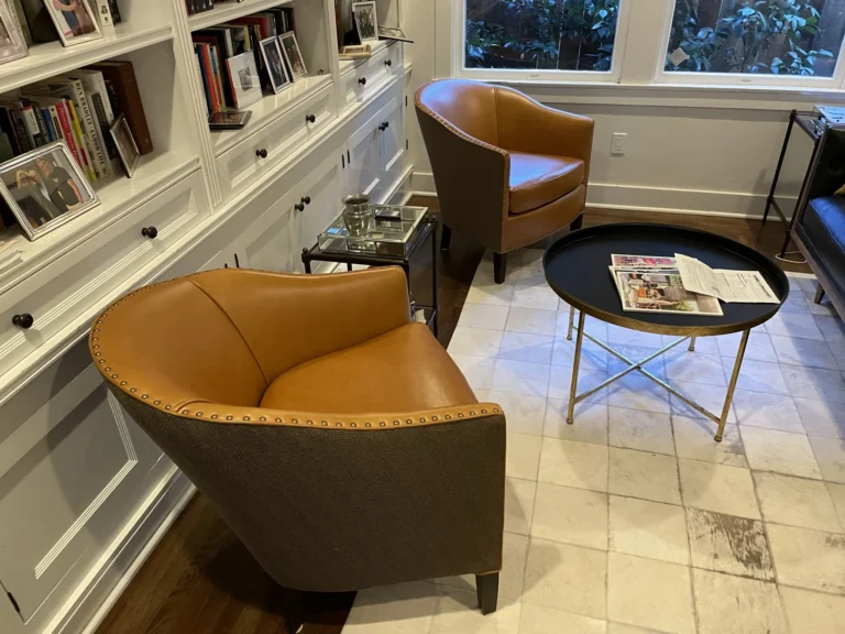 Accent Chair – Leather – IMG_4897