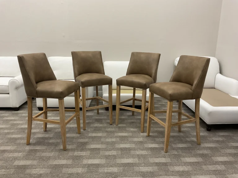 Barstools – Vinyl – IMG_3030