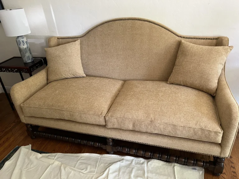Loveseat – Fabric – IMG_1091
