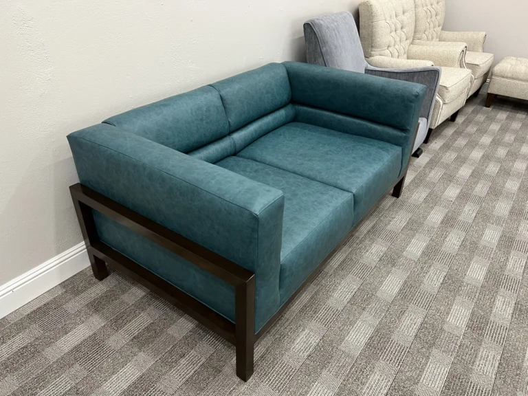 Loveseat – Leather – IMG_7947