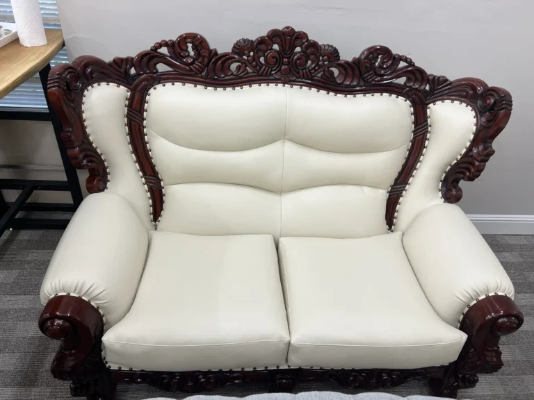 Loveseat – Vinyl – IMG_8456