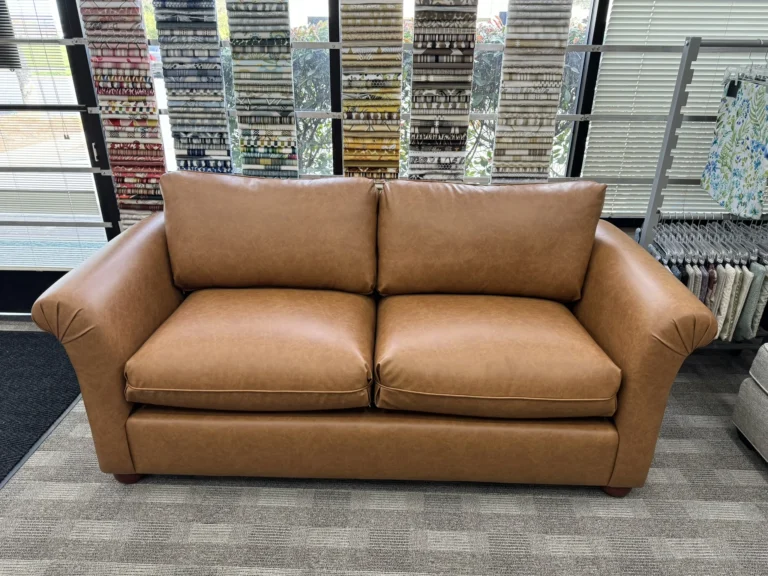 Loveseat – Vinyl – IMG_9420